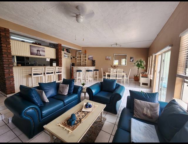 3 BEDROOM TOWNHOUSE FOR SALE IN MANABA BEACH